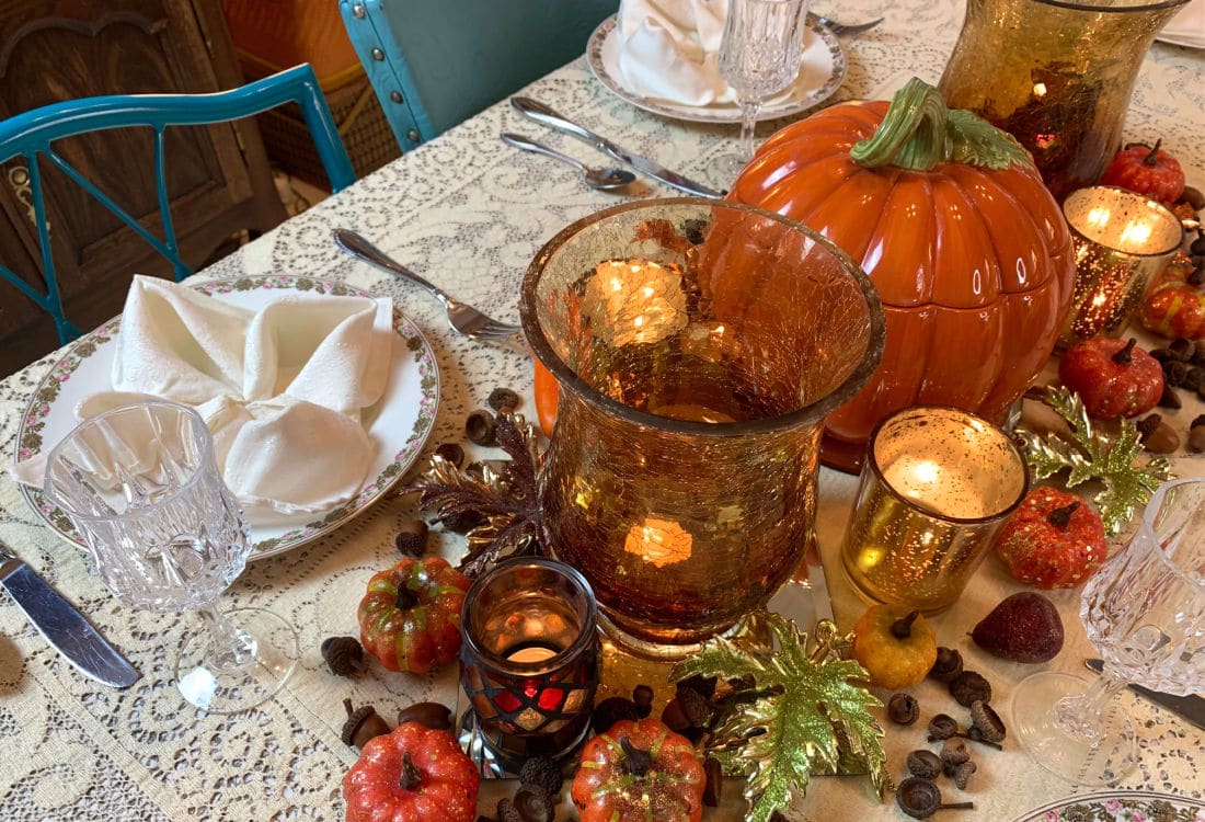 https://lifefullandfrugal.com/fall-tablescape-on-a-budget/